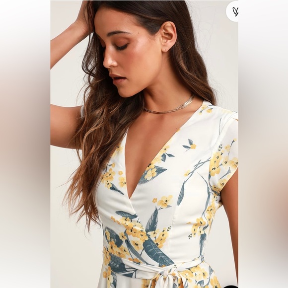 *SOLD* Lulús French Countryside White and Yellow Floral Print High-Low Dress - Picture 4 of 7